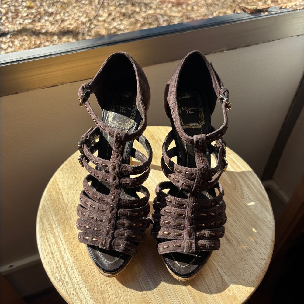 VINTAGE CHRISTIAN DIOR BROWN SUEDE HEELS GOLD HARDWARE AND DESIGN